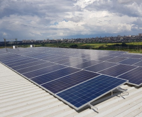 Painéis fotovoltaicos instalados no telhado da Faculdade da Ceilândia - FCE. Foto: David Aguiar. 05/07/2019