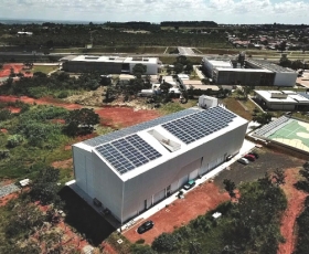 Painéis solares no Campus Gama (FGA). Foto: Paulo Moroccolo. 19/11/2021