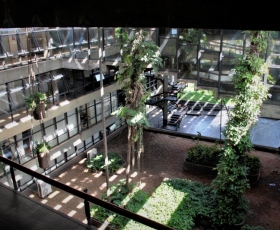 Interior do prédio da Reitoria, campus Darcy Ribeiro. Foto: Beto Monteiro/Ascom. 08/03/2022