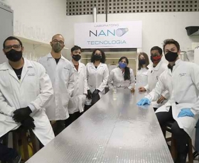 Equipe de pesquisadores da UnB composta por dez integrantes de diferentes áreas da nanotecnologia desenvolveram forma aprimorada de álcool em gel. Foto: Yoshio Freire Kataoka. 16/07/2020